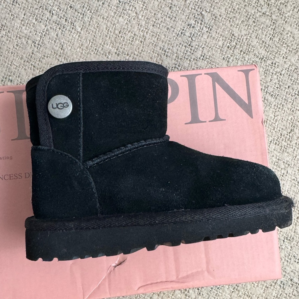 New black toddler ugg boot with no tag and box